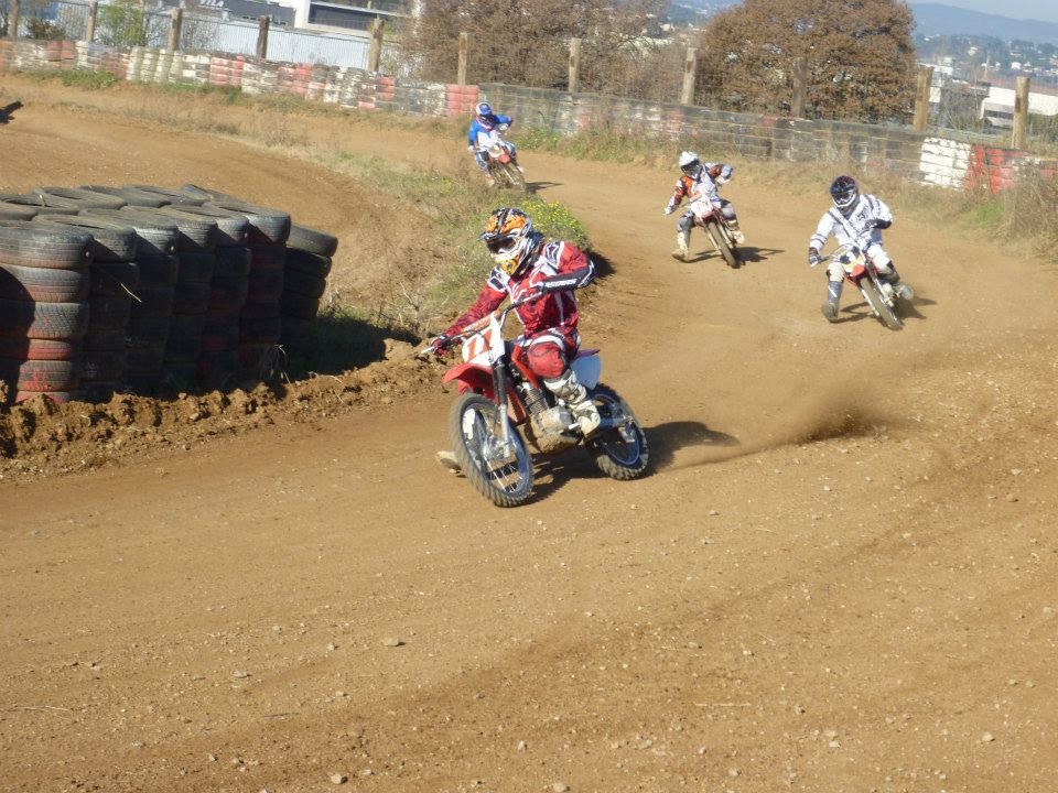 Gabri Rodrigo #19 behind Albert Arenas and Xavi Vierge