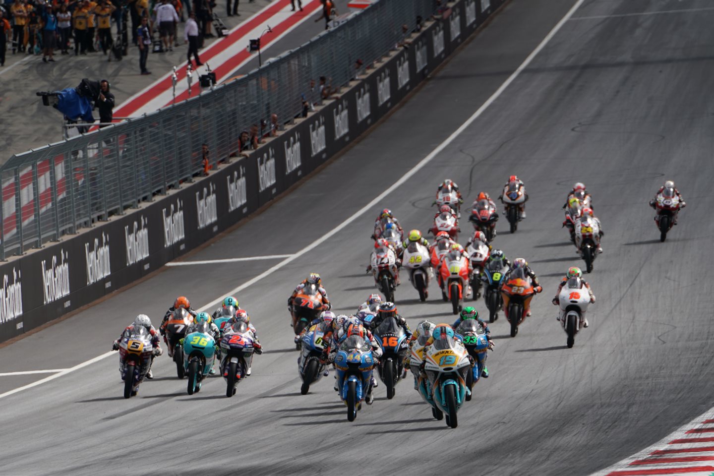 Poleman, y lucha por el podio