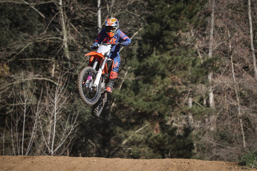 Gabri Rodrigo haciendo motocross