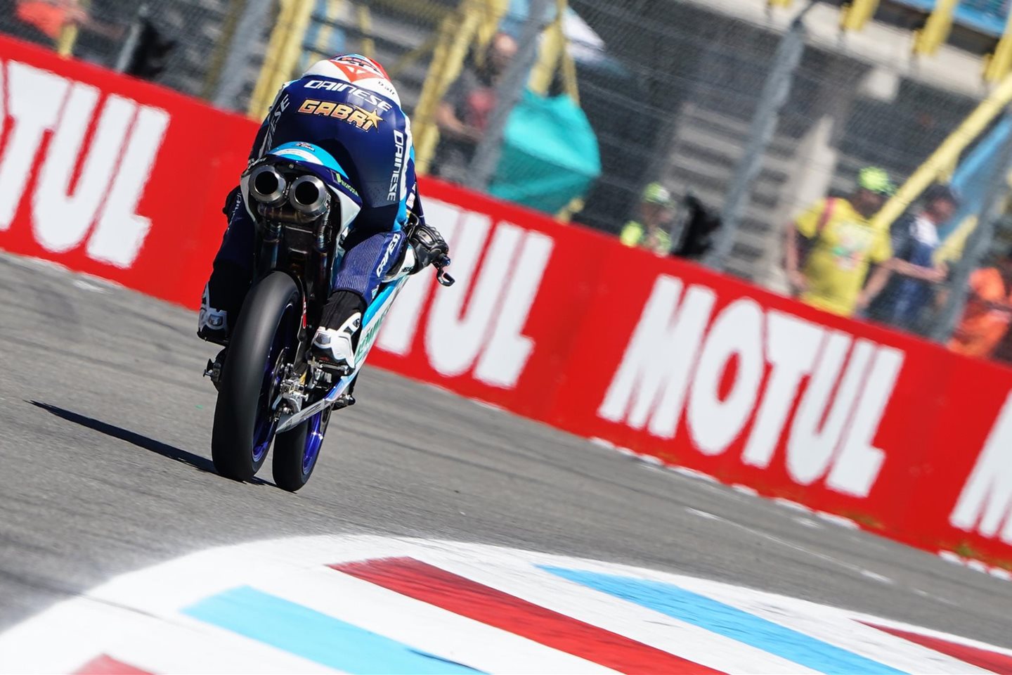 Doble remontada en Assen