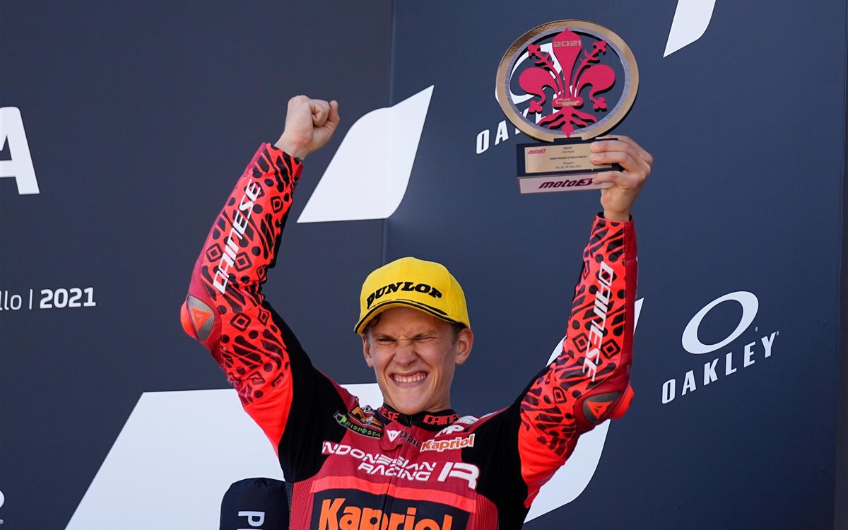 Emotivo podio en Italia